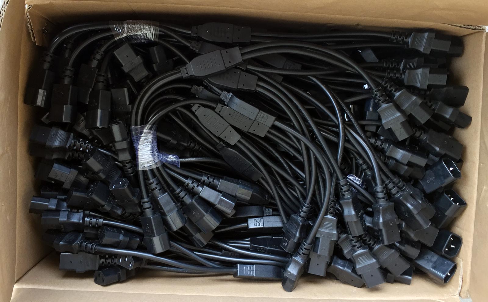 IEC-C14-power-cord-Y-splitter.jpg