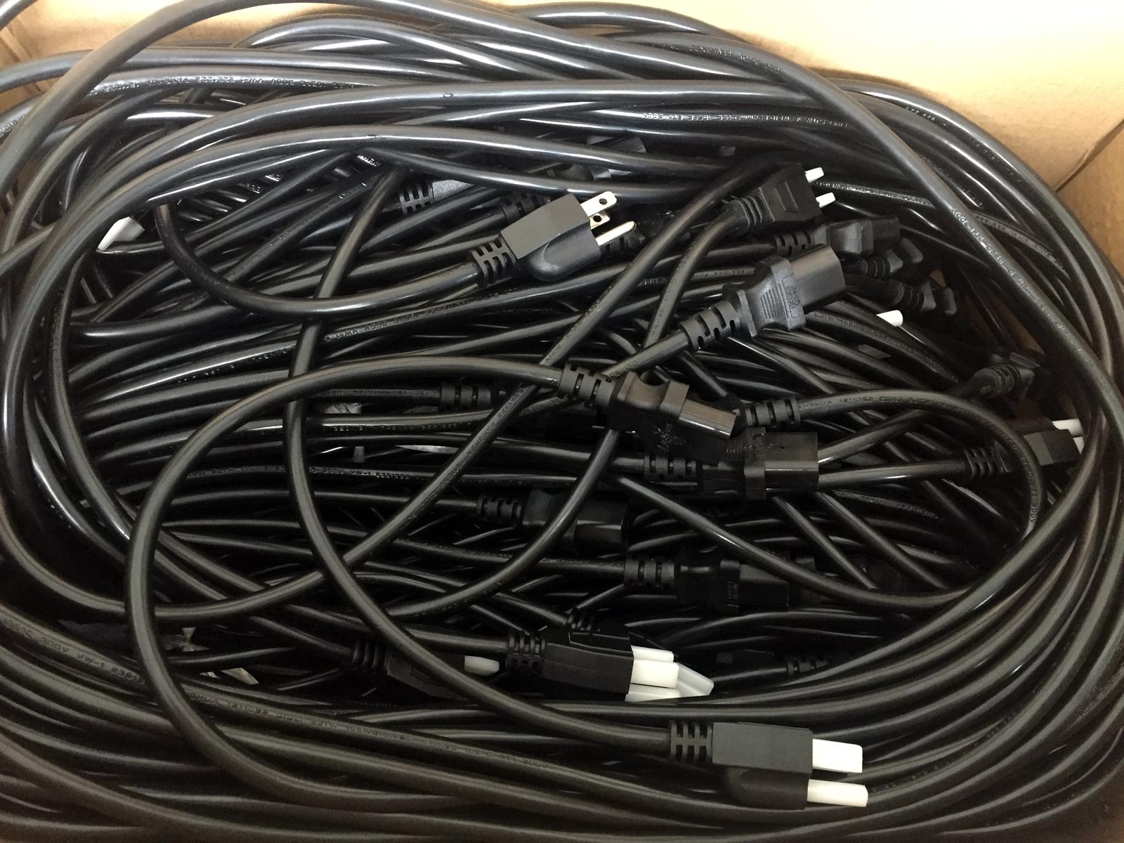 PC-Power-Cord-5-15P-IEC-60320-C13.jpg