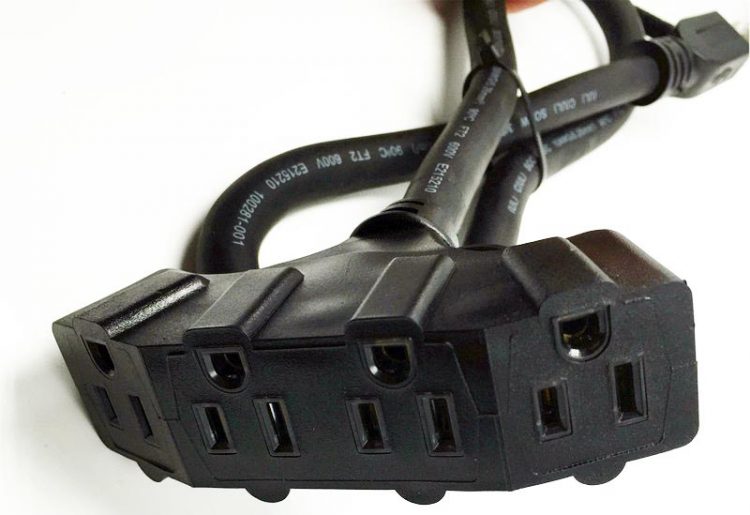 US-4-outlet-extension-cord-750x515.jpg