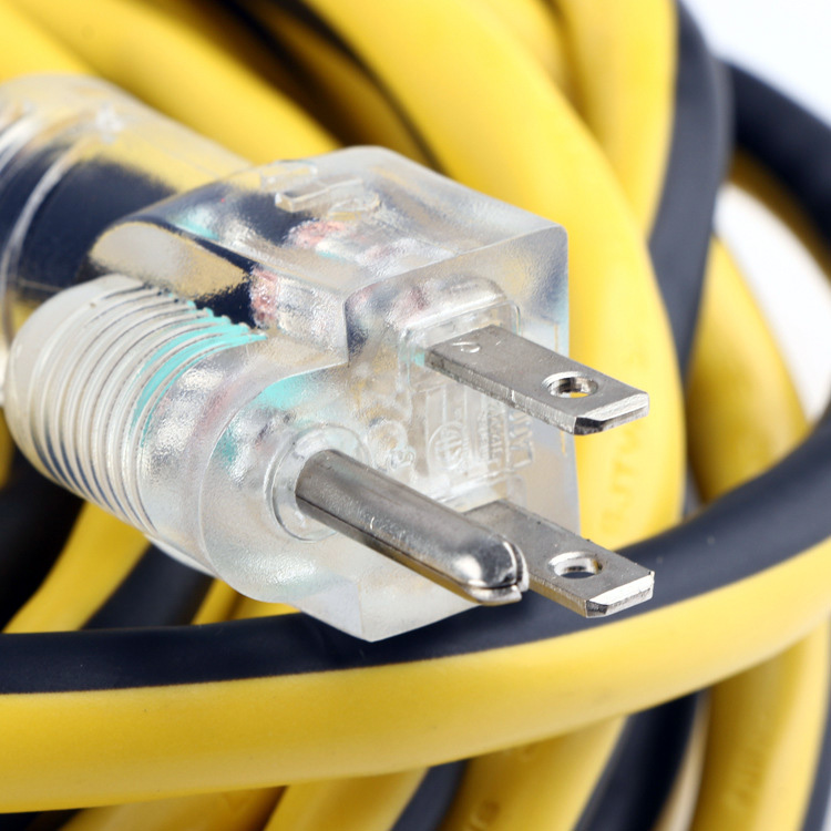 Outdoor-Extension-Cord-15-Amp-Plug.jpg