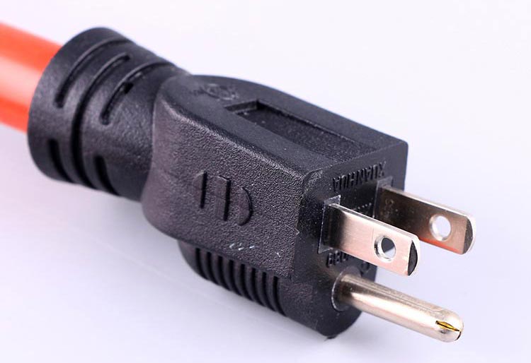 Outdoor-Extension-Cord-Triple-Outlet-Heavy-Duty-Plug.jpg