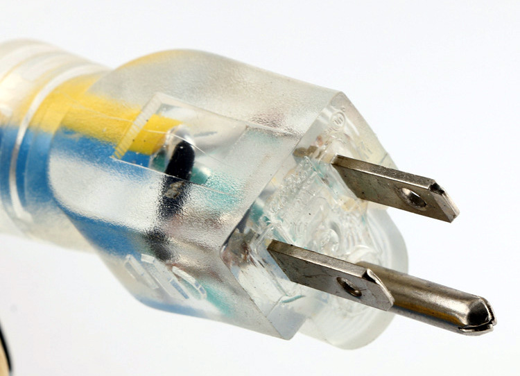 Outdoor-Extension-Cord-Lighted-plug.jpg