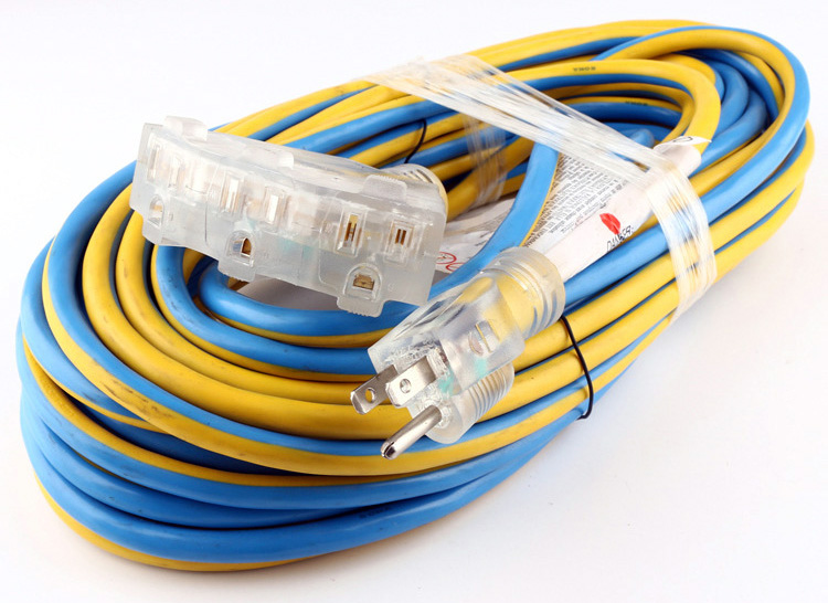 Outdoor-Extension-Cord-Lighted-end-triple-outlet.jpg