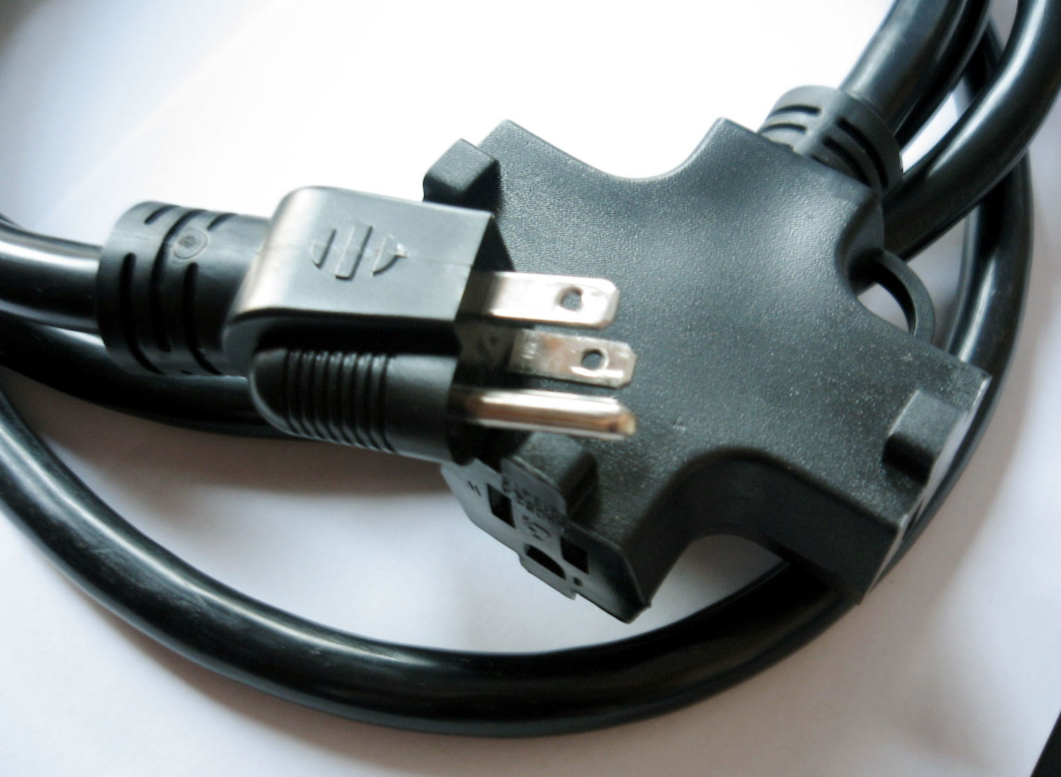 Outdoor-Extension-Cord-Heavy-Duty-Triple-Outlet.jpg