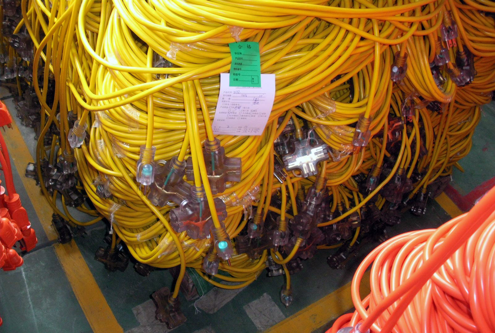 Triple-Outlet-Lighted-End-Extension-Cord.jpg