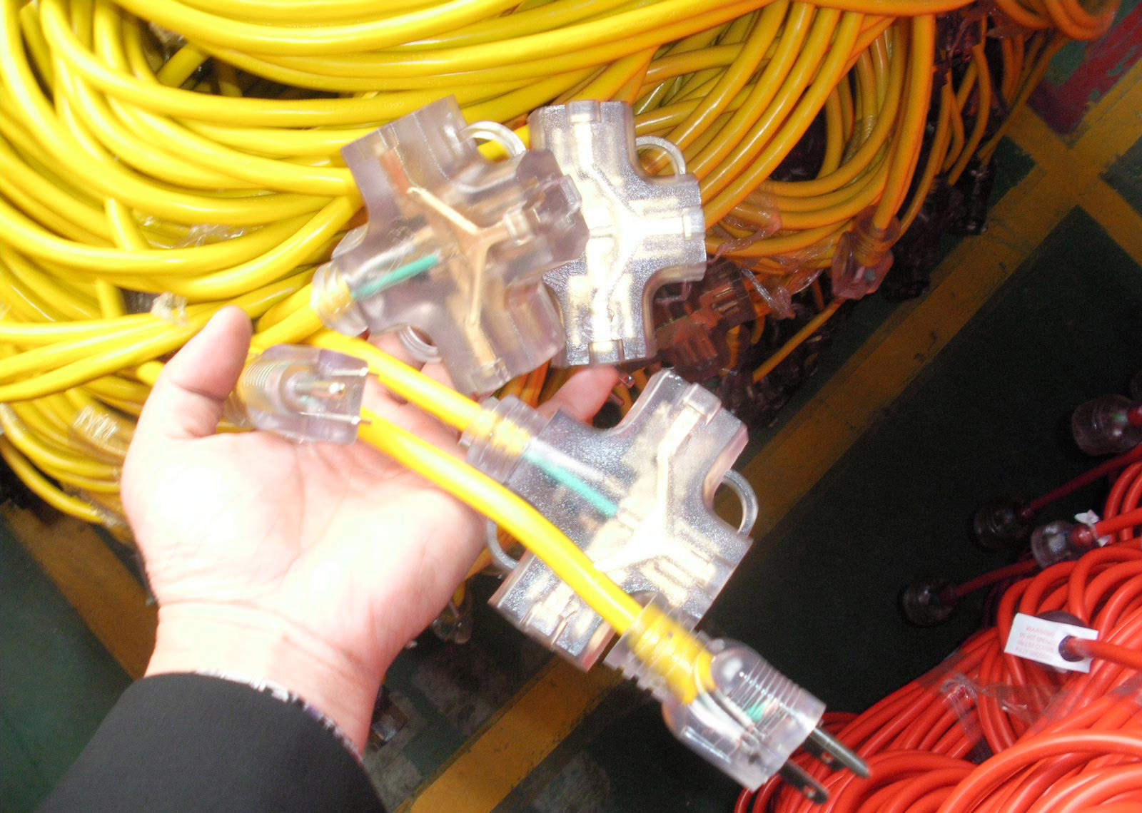 Extension-Cord-Triple-Outlet-Lighted-End.jpg
