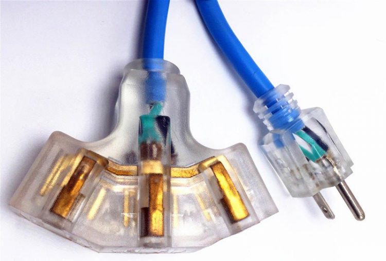 Outdoor-Extension-Cord-Triple-Outlet-Clear-Light-750x509.jpg