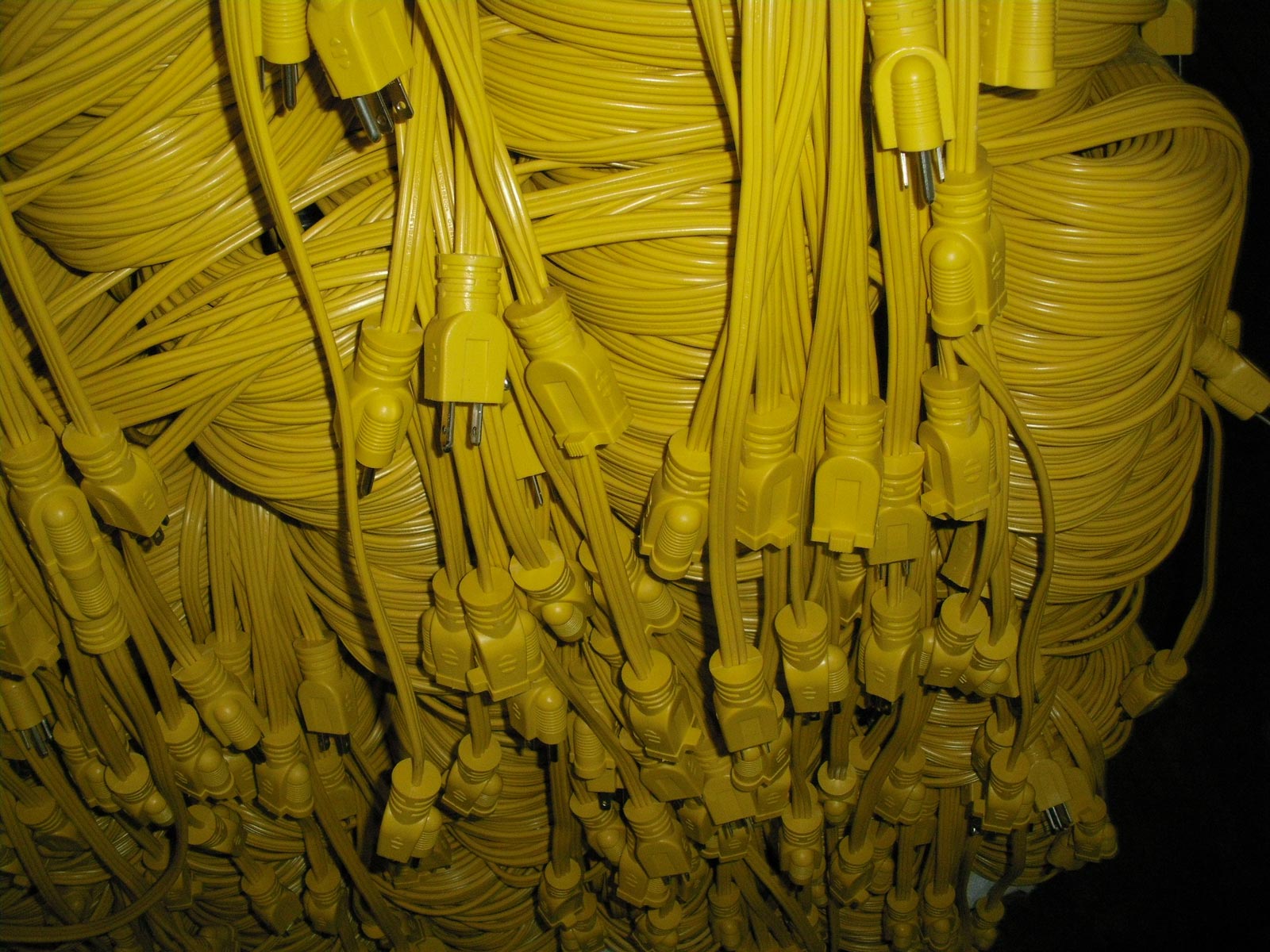 Outdoor-Extension-cord-with-flat-cable.jpg