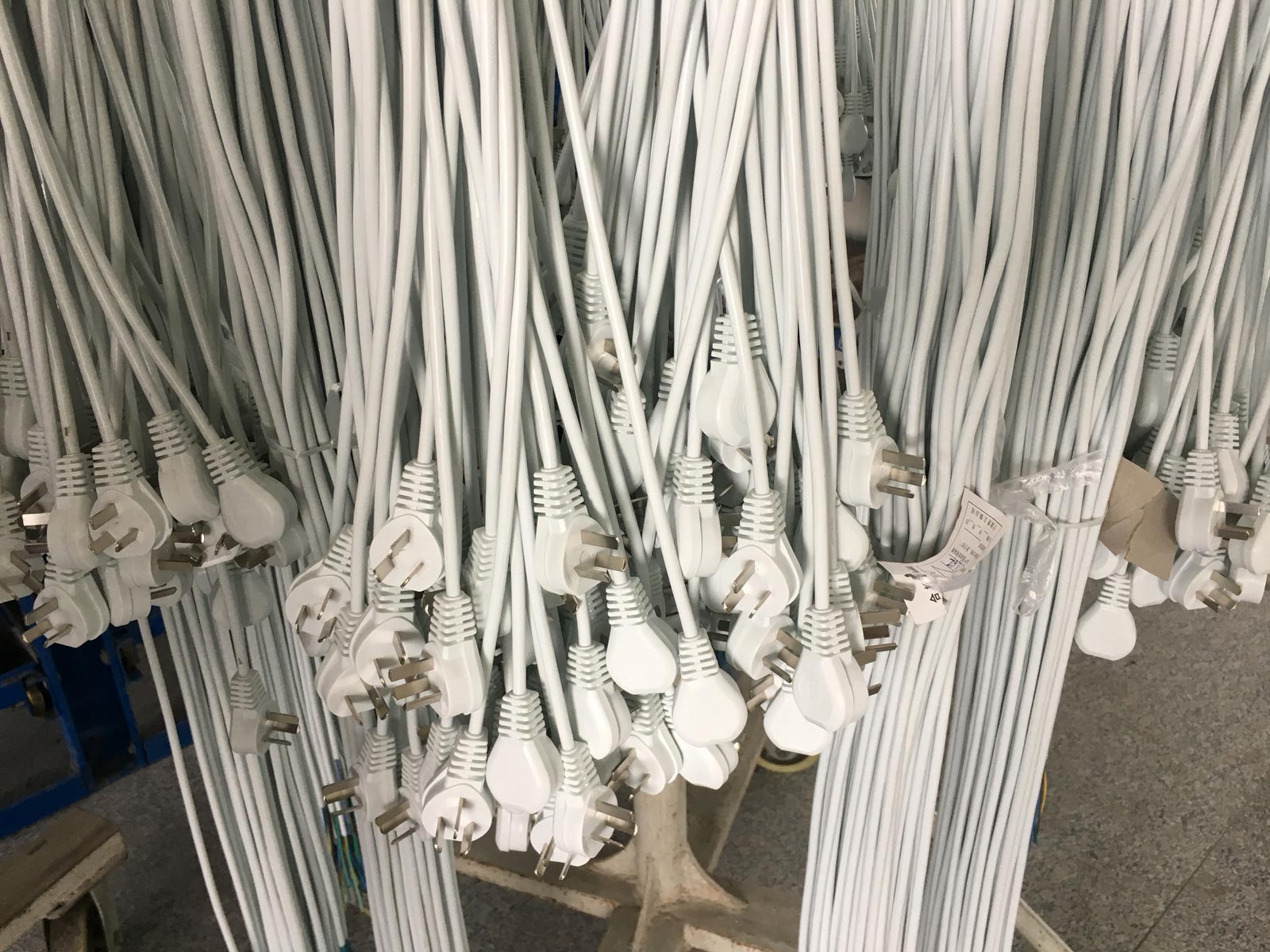 Argentina-right-angle-IRAM-power-cord.jpg