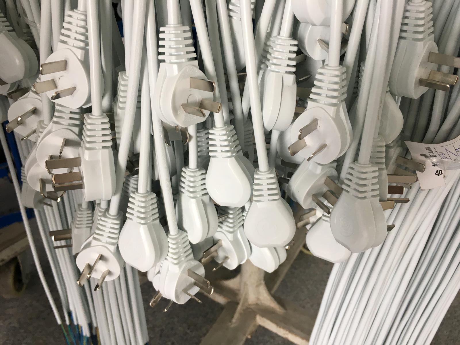 Argentine-Type-I-Right-angle-low-profile-power-cord.jpg