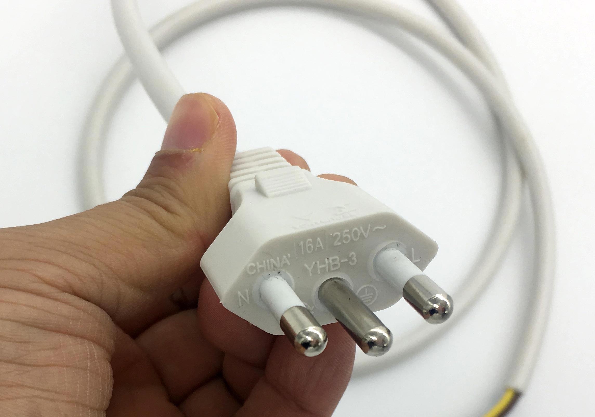 1743583896286774.jpg Brazil-Power-Cord-16A-Plug.jpg