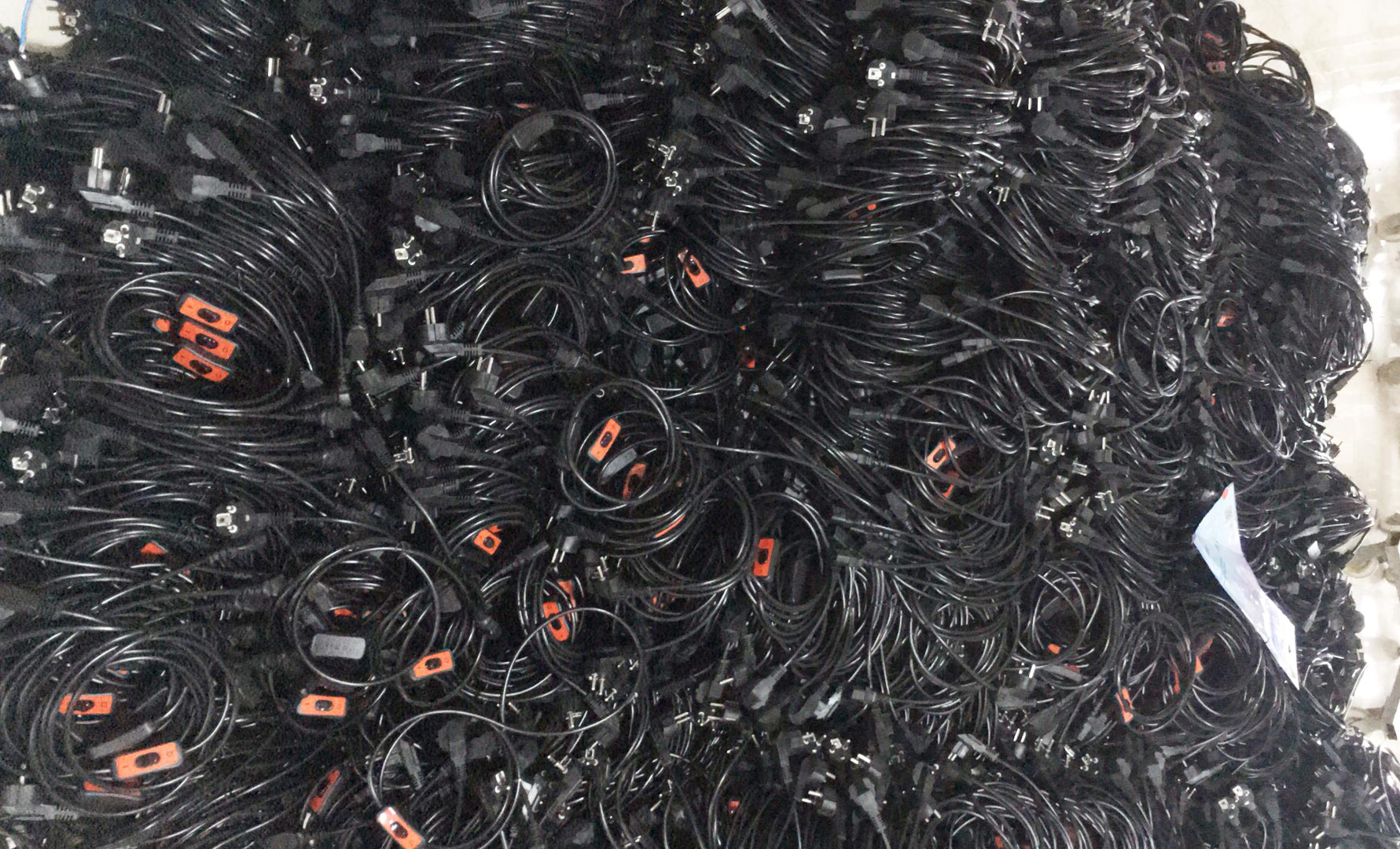 Manufacturer-base-Schuko-plug-IEC-60320-C13-appliance-cord-inline-on-off-303-switch.jpg