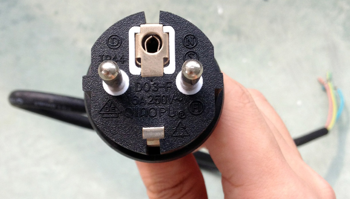 Europe-plug-waterproof-IP44-outdoor.jpg