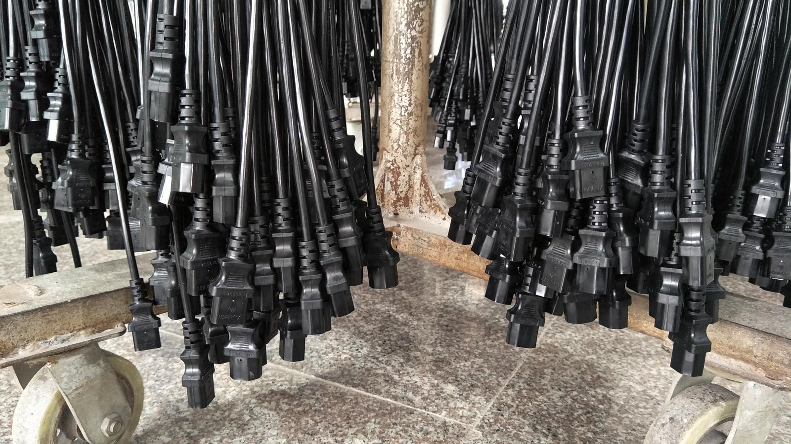 Manufacturer-Base-IEC-60320-C13-AC-Power-Cords.jpg